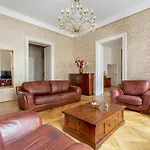 Rom-Antique Residence At City Center